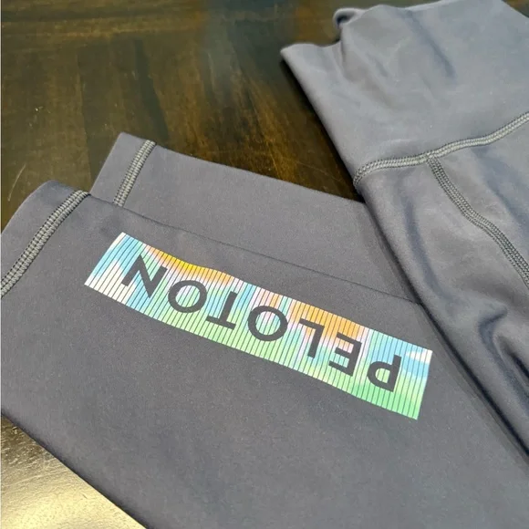 Peloton Women dark gray Leggings Size M - Picture 3 of 8